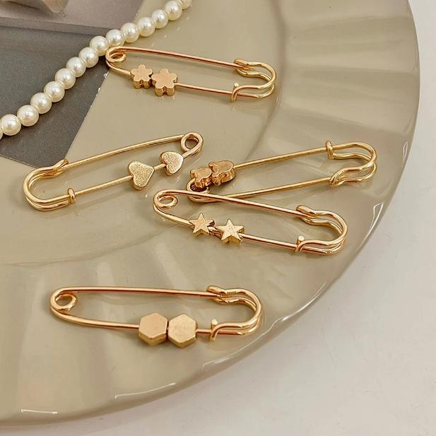 Adjustable Pearl Brooch Set for Waist Tightening and Clothes Fixing