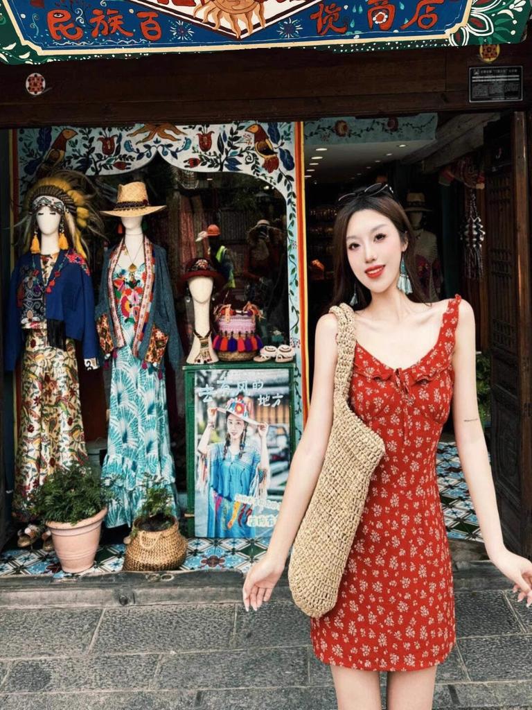 French retro red floral suspender dress for women's summer new small waist and thin short skirt