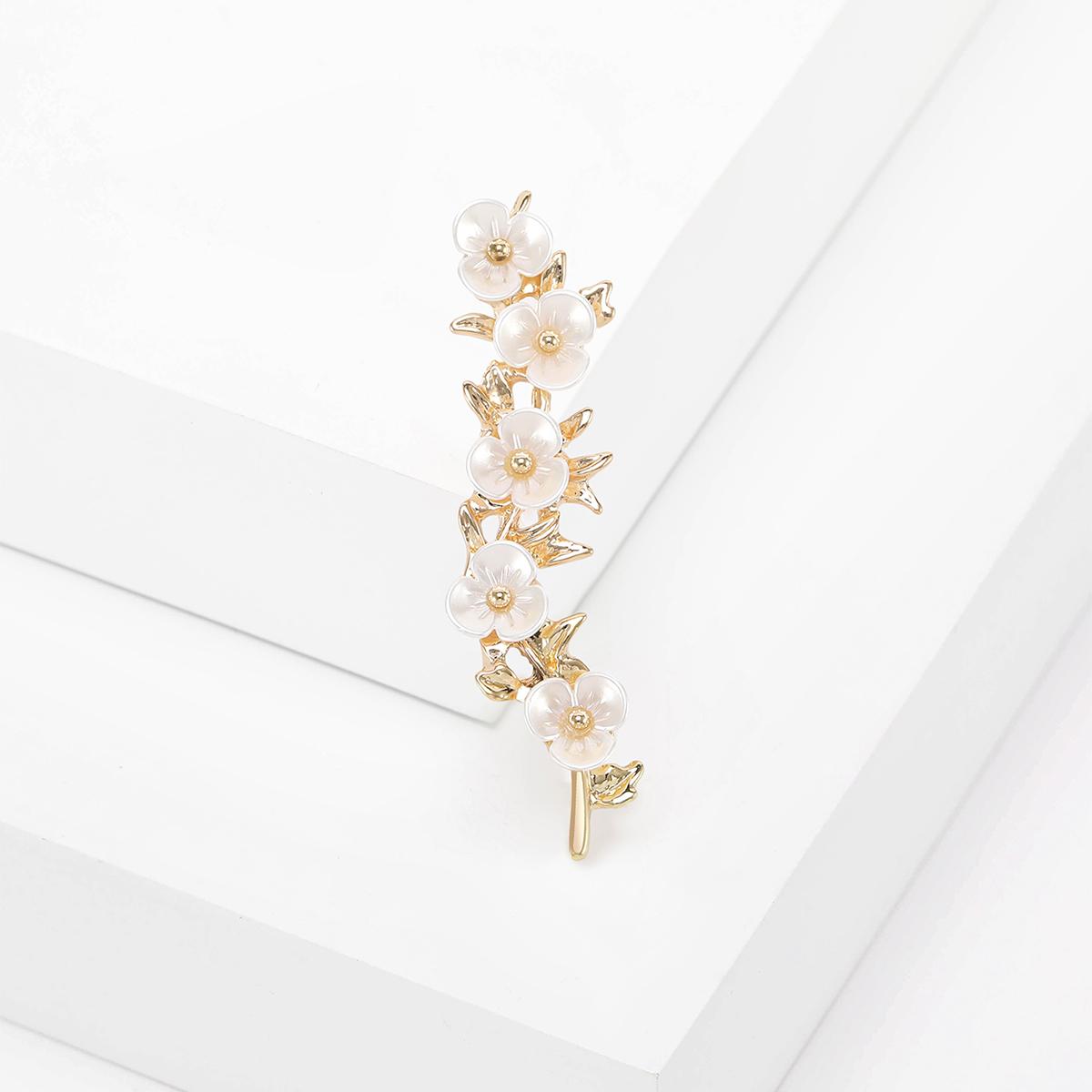 Luxury Enamel Plum Blossom Branch Brooches for Women Rhinestone Plant Pins Event Party New Gifts Decoration Clothes Accessories
