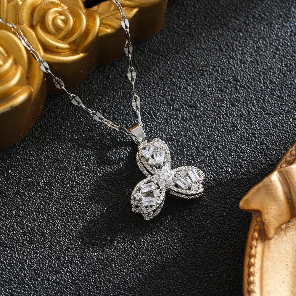 Elegant Hollow Butterfly Zircon Necklace - Women's Copper Clavicle Chain Pendant