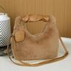 Fashionable Plush Messenger Bag Imitation Fur Women's Bag Autumn and Winter Retro Handbag Lady Plush Handbag Party 2024
