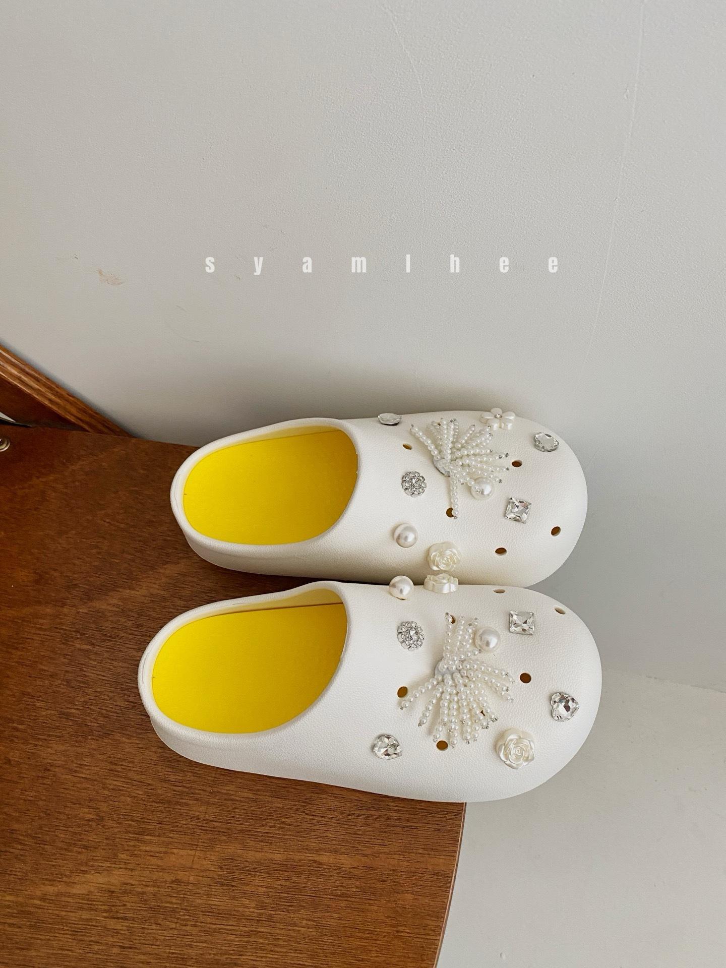 

Привод DNU ретро полный бриллиант смайлик отверстие отверстие обувная пряжка обувные цветы аксессуары тапочки отверстие обувь украшение для обуви DIY аксессуары 39 белый