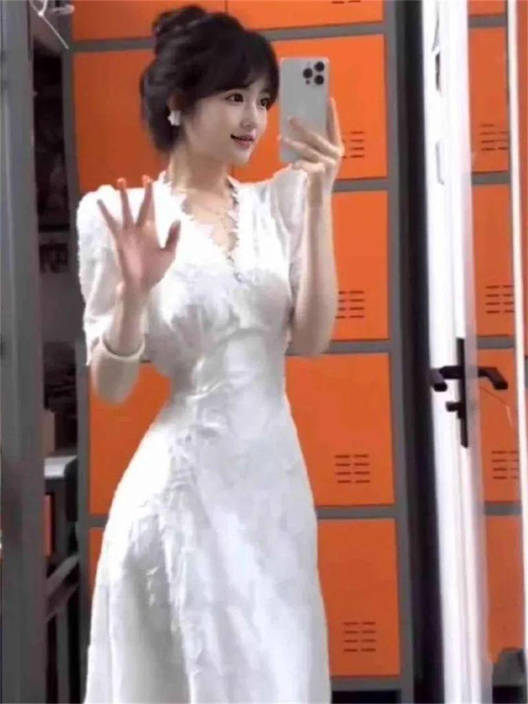 French Summer Women's Puff Sleeve Slimming Dress with Lace Skirt