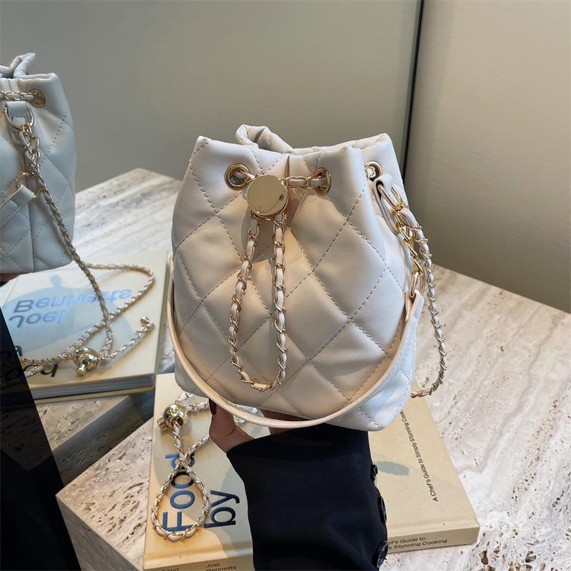 Bag women's high-end sense niche texture handbag 2025 new diamond chain bag fashion messenger bucket bag