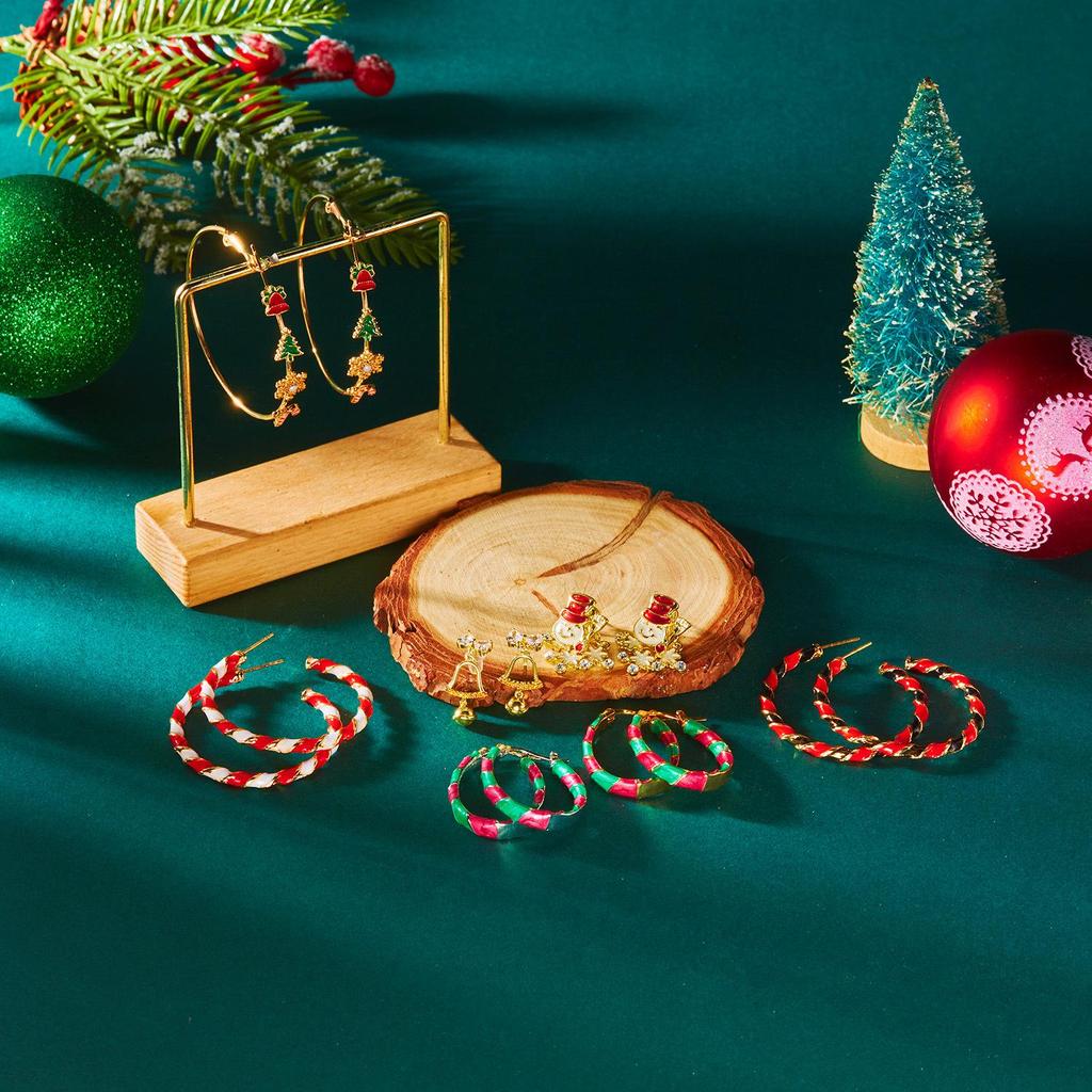 Weihnachtsbaum, Schneeflocke, Schneemann, Cowboystiefel, Glocke und Quaste Anhänger Ohrringe mit Ohrklemmen