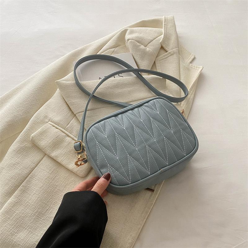 

Нішеві популярні жіночі сумки літо 2024 нова проста модна сумка через плече повсякденна мода маленька квадратна сумка синій