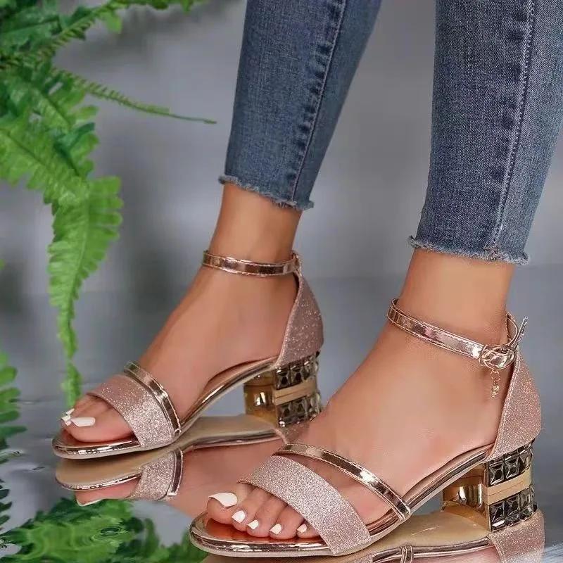 Damenschuhe 2024 Heißer Verkauf Schnallenriemen Damensandalen Mode Peep Toe Büro und Karriere Sommer Plus Size Sandalen mit Absatz