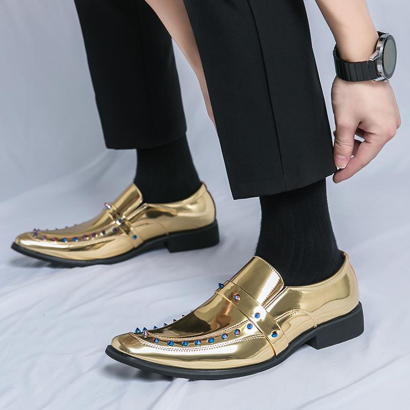 Britain Men's Pointed Black Gold Rivet Casual Dress Homecoming Shoes Rock Punk Loafers Formal Wedding Footwear Zapatos Hombre