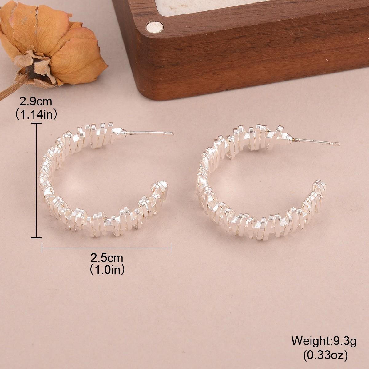 European and American advanced sense C-shaped twisted circle ear buckle shining circle earrings new temperament showing small face earrings