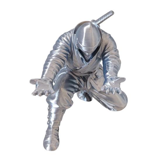 

Ninja Pen Holder Desktop Decoration Kneeling Ninja Pencil Holder Cool 3D Printed Pen Stand Gift for Teens Boys Adults Office Desk Accessory