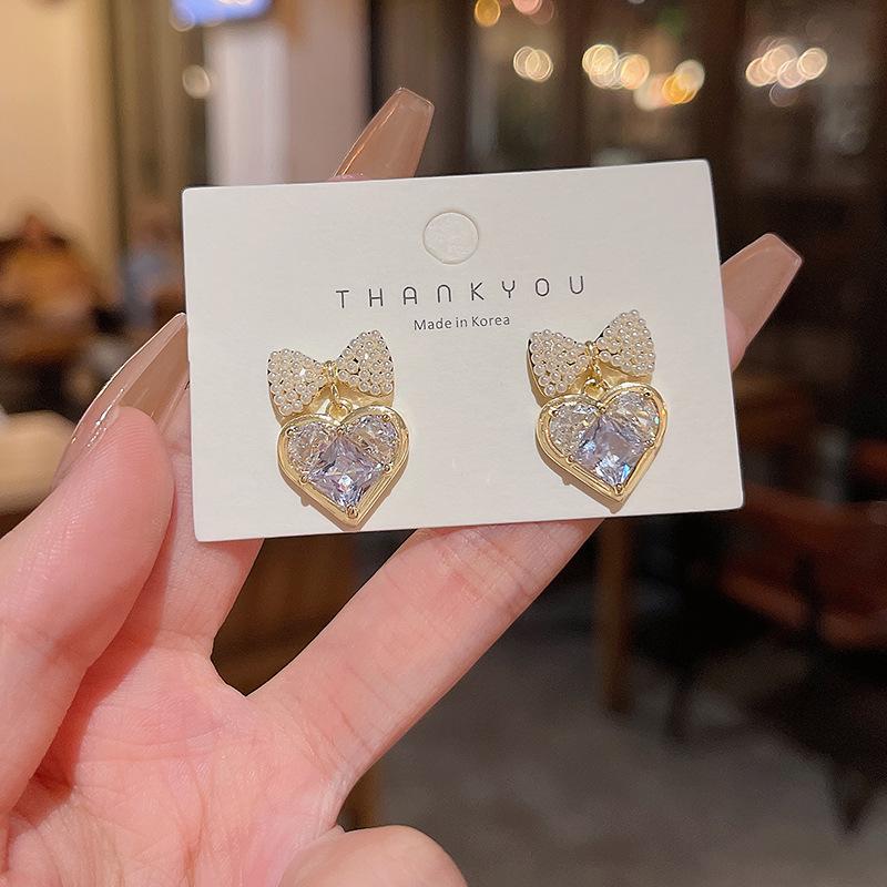 

Korean Pearl & Zircon Love Earrings - Versatile S925 Silver Needle