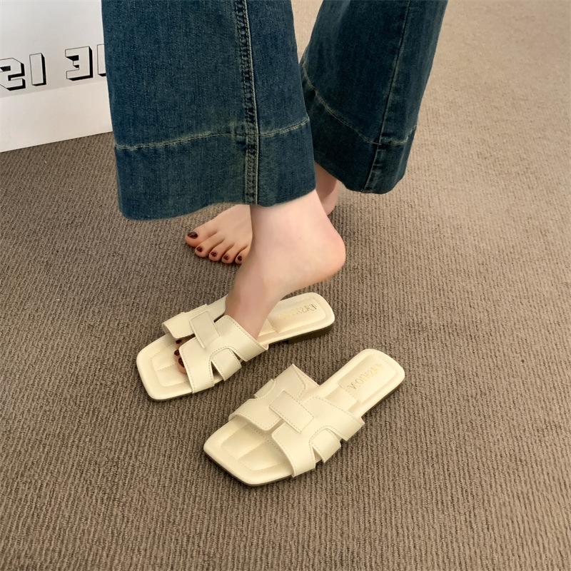 Slippers women's summer wear 2025 new versatile Internet celebrity soft bottom one-word drag non-slip flat bottom cool slippers ins tide