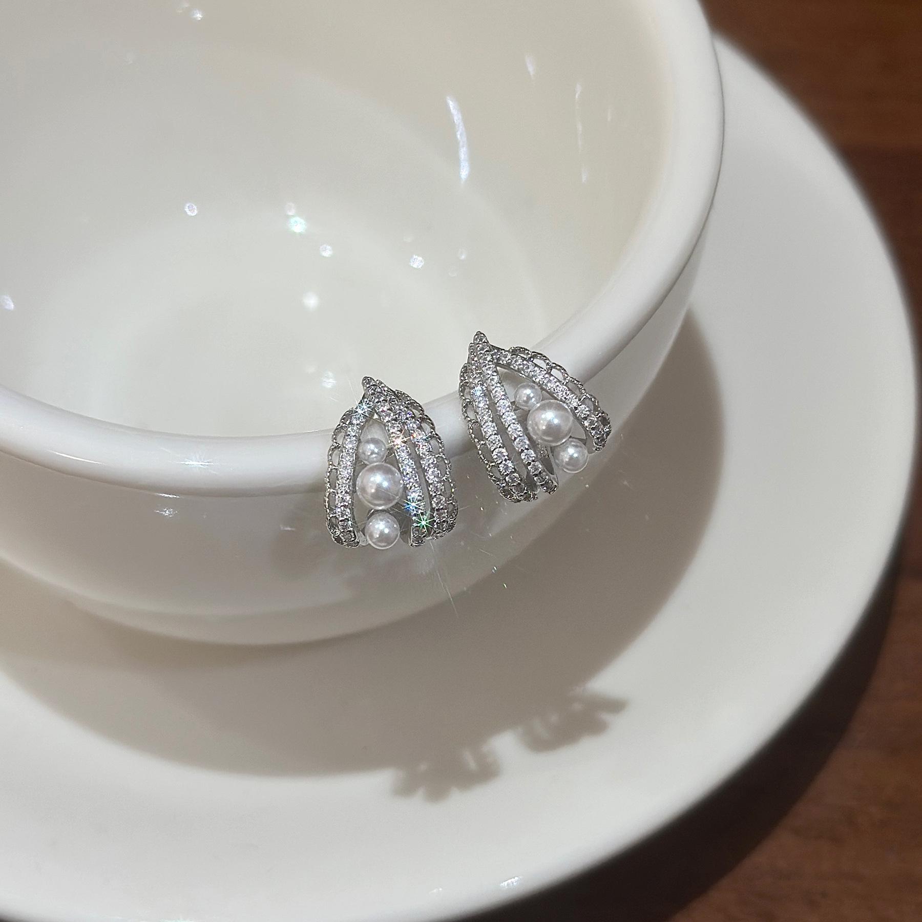 Elegant French Lace Pearl Stud Earrings: High-End, Versatile Fashion