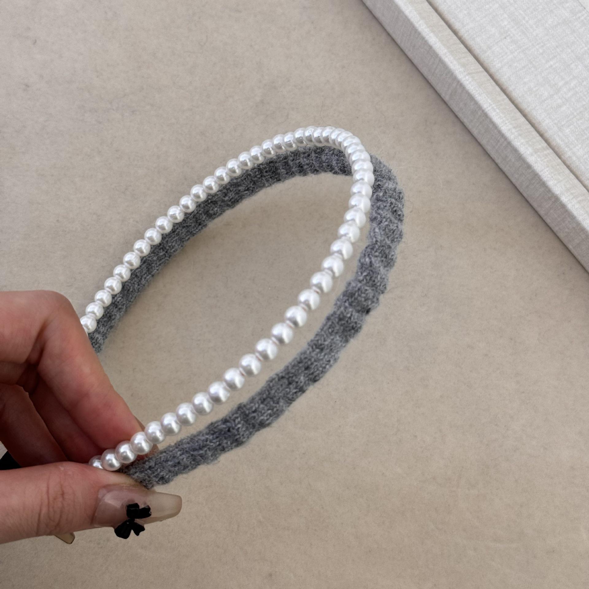 

Корейская плюшевая повязка на голову с жемчугом: Художественный аксессуар высокого качества на осень/зиму 2024 года