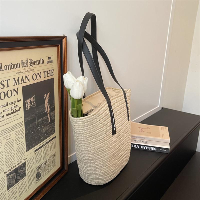 Borsa Tote in Paglia Intrecciata con Manici in Pelle Nera Grande Capacità Borsa da Spiaggia Estiva Borsa a Mano Casual da Donna per Uso Quotidiano