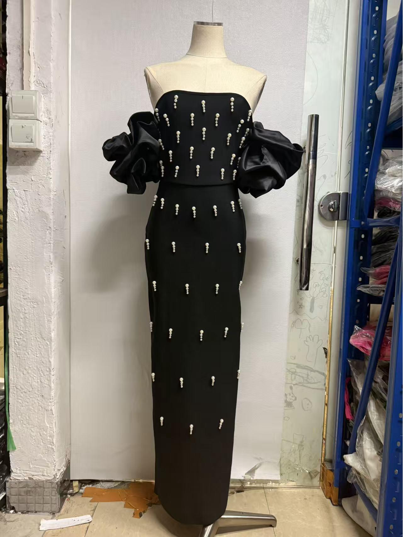 

Вечірня сукня 2025 року без бретелей з бісером, пишними рукавами та відкритими плечима для жінок Small чорний