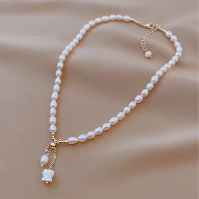 Freshwater Pearl Rose Necklace Women'S Fashion Temperament Socialite Style Lily Of The Valley Flower Pendant Retro Collarbone Chain