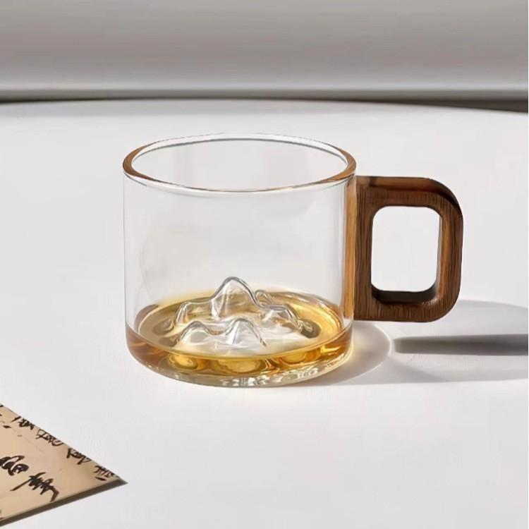 

Маленькая чайная чашка из высокоборосиликатного стекла для домашнего гостеприимства, термостойкая стеклянная чашка-эскиз, малого объема, с ручкой из горного дерева, чайная чашка 130ml