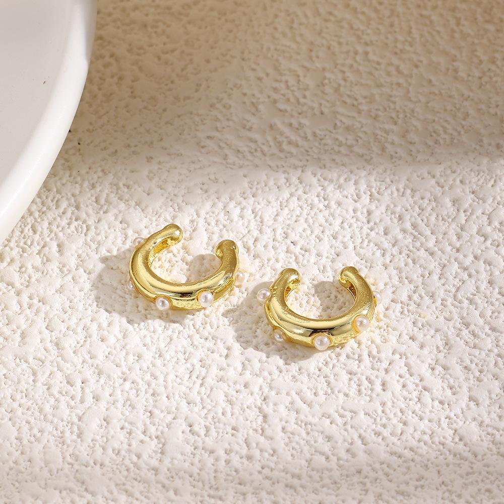 Set of 4 Fashionable Retro 18k Copper-Plated Imitation Pearl Ear Clips, Earrings, and Ear Bone Clips - No Piercing Needed.
