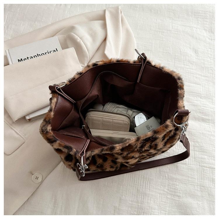 Leopard Print Plush Faux Fur Tote Bag Trendy Chain Strap Shoulder Handbag Casual Chic Design for Women