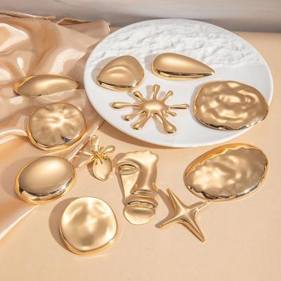European & American Retro Firework Brooch for Women - Elegant, Versatile Metal Pin for Suit Jackets