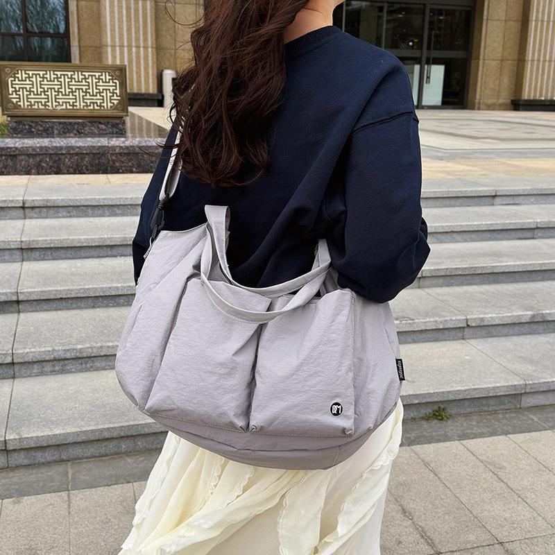 Tote bag Large capacity short trip bag Outdoor sports handbag Women's light commuter casual versatile oblique span bag