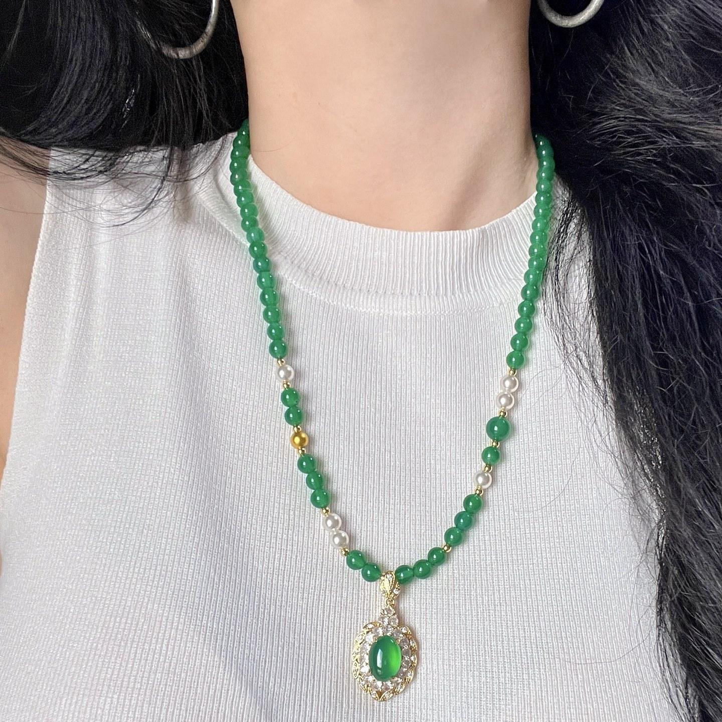 High Quality Natural Chalcedony White Crystal Design Necklace Sweater Chain Pendant