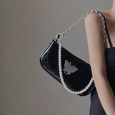Designer Underarm Bag Verão Novo PU Borboleta Padrão Pérola Corrente Brilhante Laca Couro Um Ombro Crossbody Bag