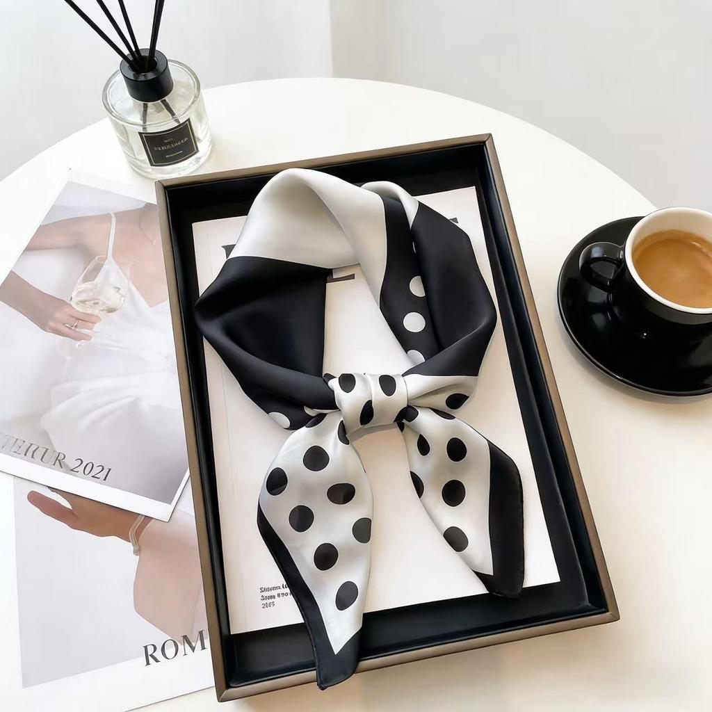 Retro Cashew Pattern Silk Square Scarf (70x70) - Versatile Long Ribbon for Neck