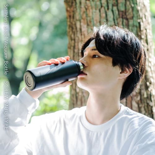 Keeps Drinks Hot and Cold for Hours. Peacock Vacuum Bottle Co., Ltd. 600ml Water Bottle, Web-Exclusive Color: Graphite Black. Lightweight, Keeps Drink