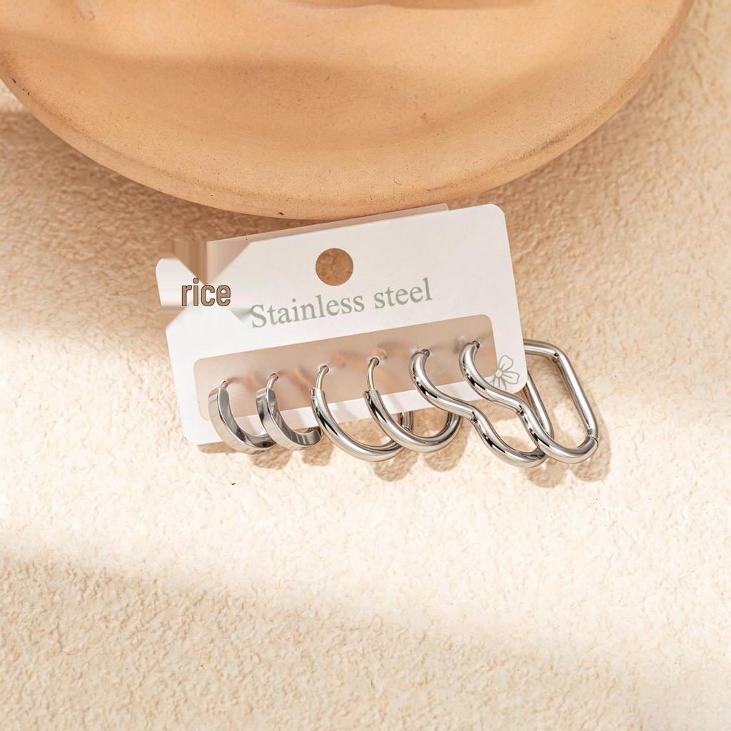 Heart Stainless Steel Hoop Earrings: European-American Fashion, Versatile Titanium Ear Ornaments for Women.