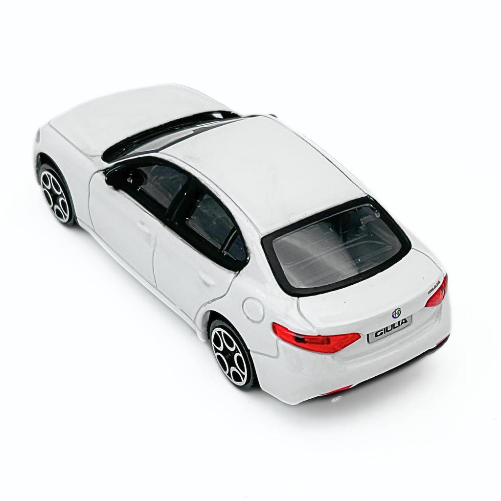 Bburago Alfa Romeo Giulia 1/43 Scale Diecast Model Car ALFA ROMEO GIULIA 2016 (White)