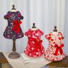 Hundekleid mit roter Schleife Herz-Aufdruck Flatterärmel Rüschensaum Haustier Kostüm Outfit Bekleidung für kleine Hunde Katzen