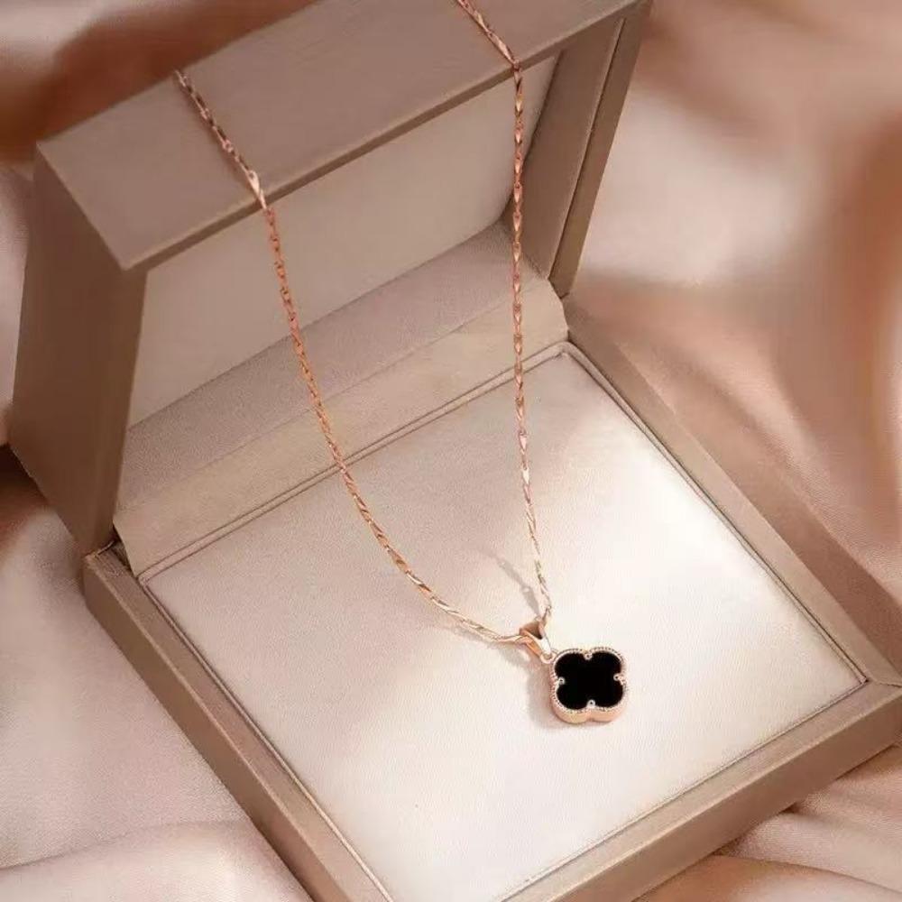 Agate Four-leaf Clover Necklace for Women A Luxurious Pendant Clavicle Chain A Holiday Gift Pure silver