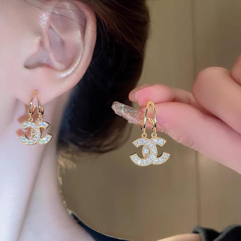 Silver Needle Luxury Zircon Flower & Butterfly Pearl Earrings - High-End French Retro Autumn/Winter Style