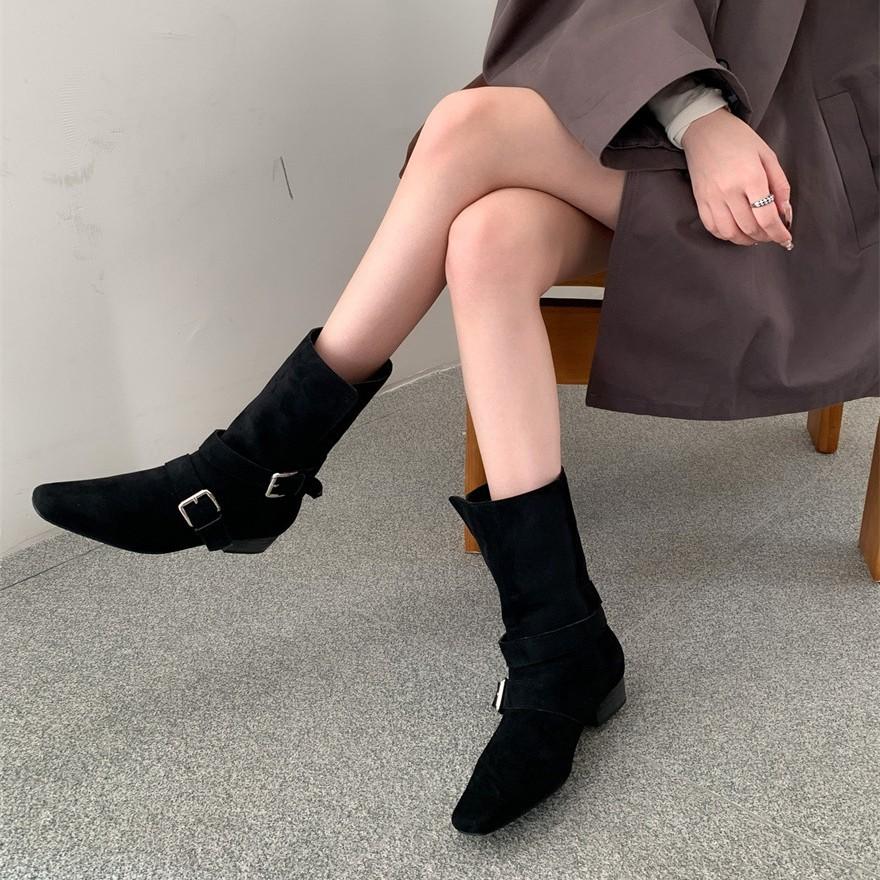 ~ Leichter Retro-Europäischer und Amerikanischer Stil Wildleder Gürtelschnalle Dicke Ferse Kurze Westernstiefel Herbst und Winter Neue Französische Kurze Stiefel