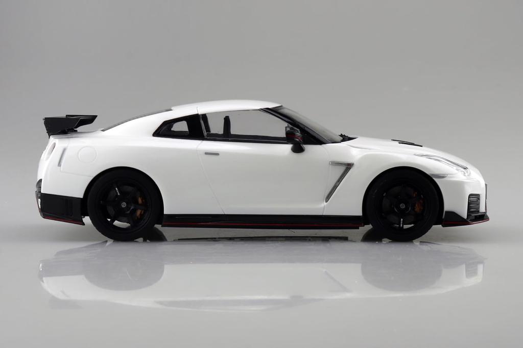 Aoshima Bunka Kyozai Rakupla Snap Car R35 NISSAN NISMO 2017 Brilliant White Pearl Scale Plastic Model 215mm (AOSHIMA) No.05-BW GT-R 1/24 Pre-Colored