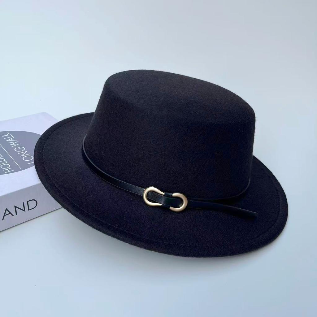 Autumn and Winter Flat Top Woolen Top Hat Female French Hepburn Style Fashionable Retro Face Small Belt Buckle Versatile British Top Hat