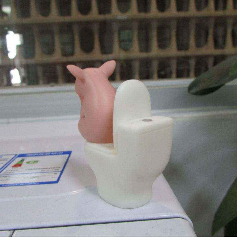 1Pcs Versatile Indoor Animal Desktop Ornament Adorable Pink Pig/Frog On Toilet Figurine Whimsical Home Office And Car Decor Gift