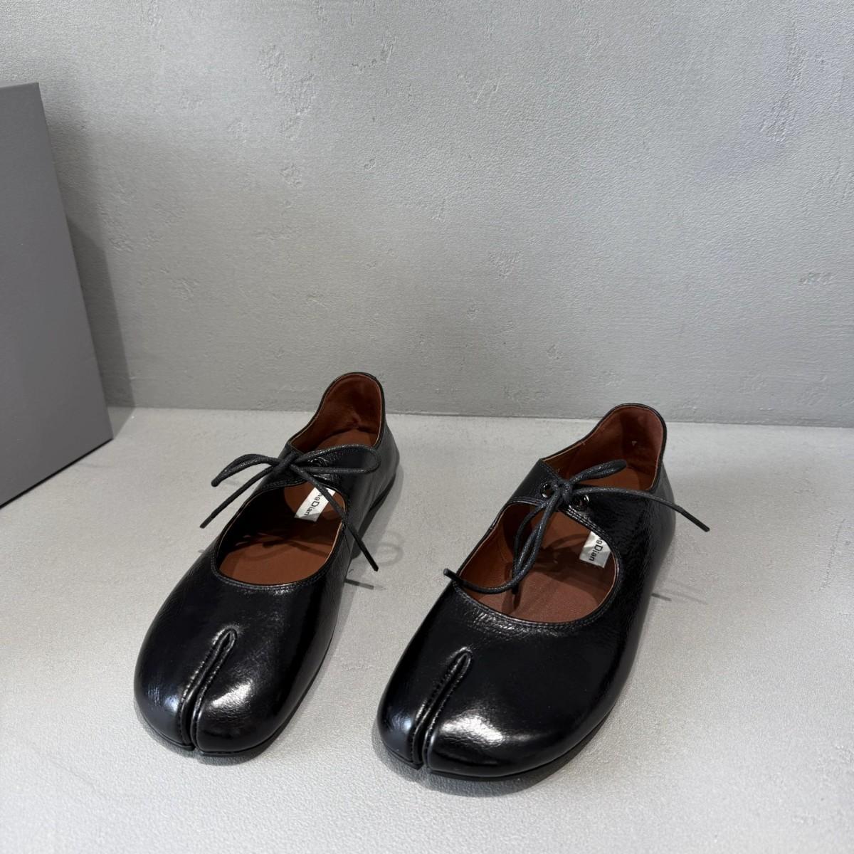 

French flat bottom shallow mouth Mary Jane shoes women s autumn 2025 new sub-toe word with pig s trotters ballet shoes 40 чорний