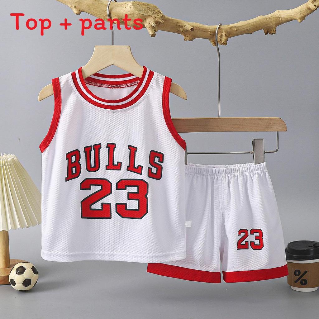 Completo sportivo senza maniche con pantaloncini per bambini in tessuto poliestere per il gioco attivo e l'abbigliamento estivo