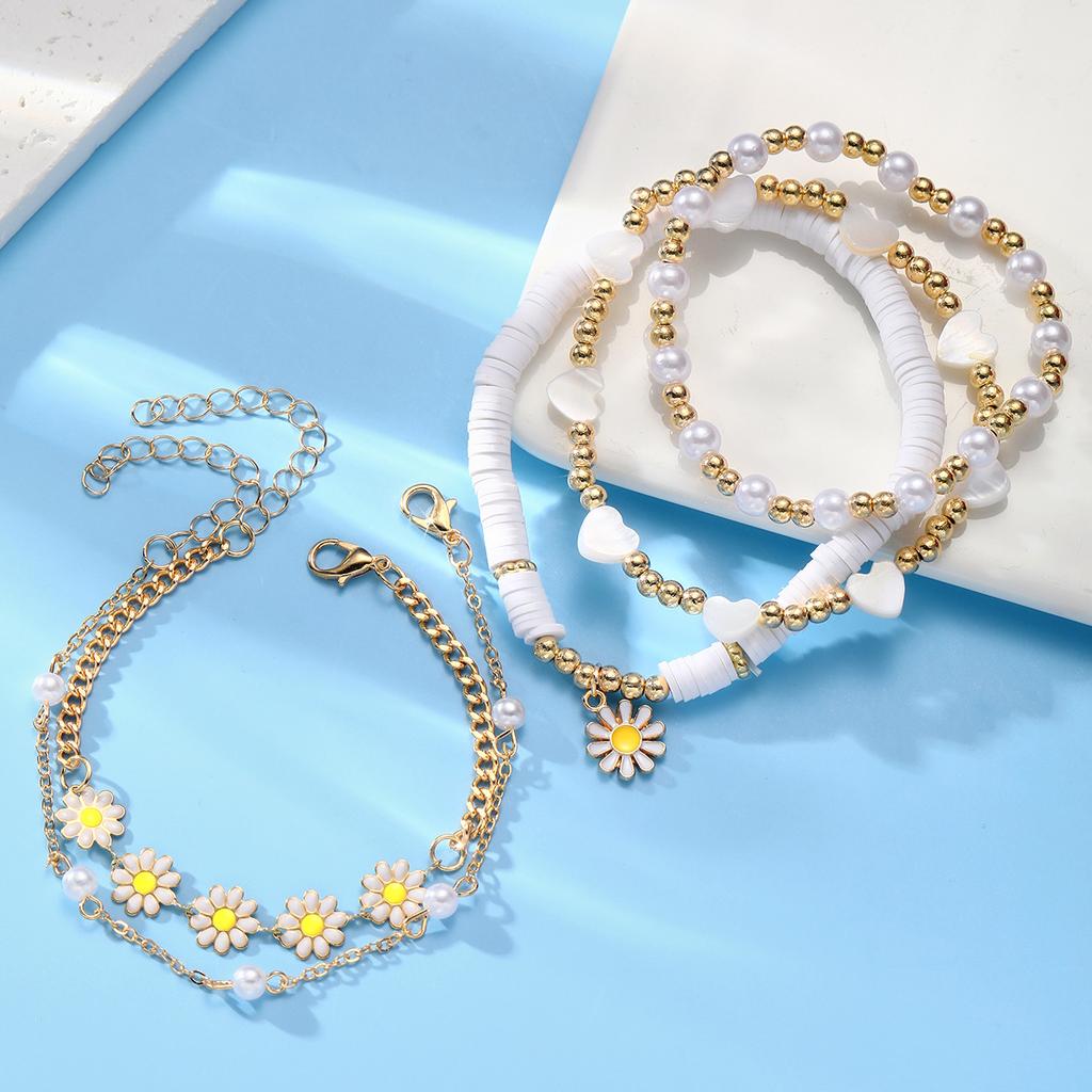 Multi-layer 4pcs Vintage Daisy Flower Pendant Pearl Bracelet Set for Women Bohemian Beaded Enamel Star Stackable String Bracelet