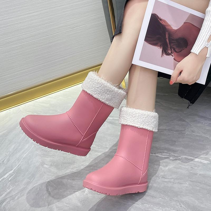 New medium tube non-slip waterproof shoes rain shoes rain boots water boots thermal cover shoes women's adult fashion medium tube