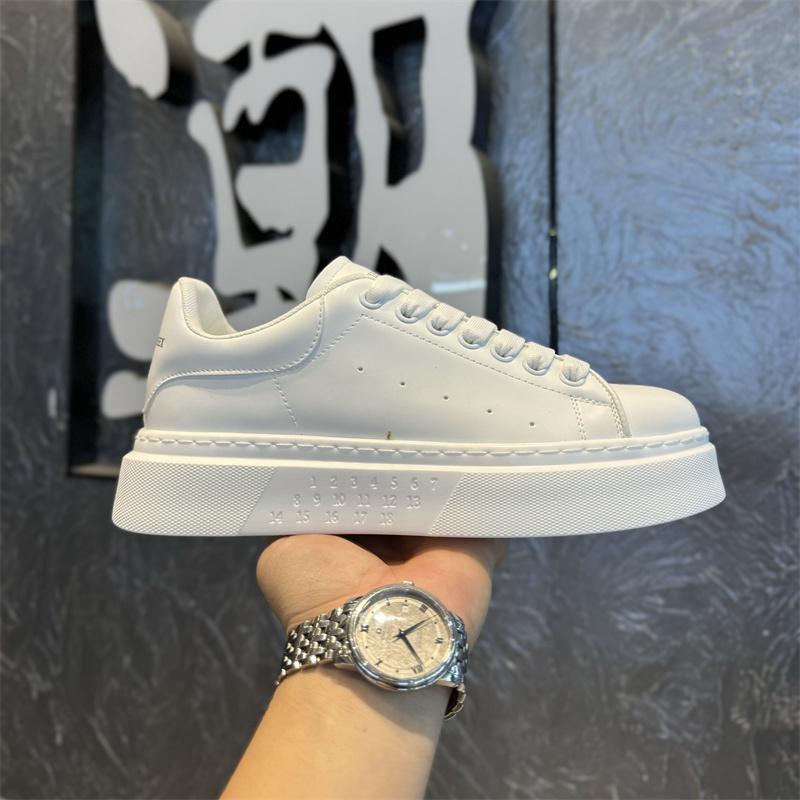 Men 's Casual Four Seasons Fashion Skateboarding Students Comfortable Sneakers Boys Trending Soft Sole Breathable Shoes