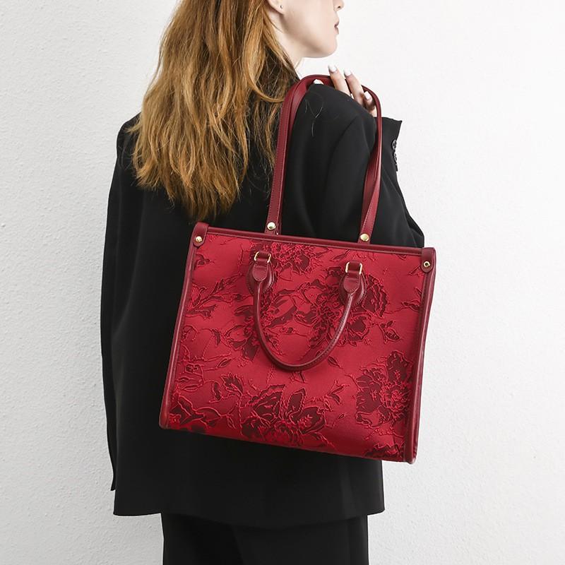 

Red Wedding Bag 2025 New Women s Embroidered Bridal Large-capacity Light Luxury Commuting Tote вино красного