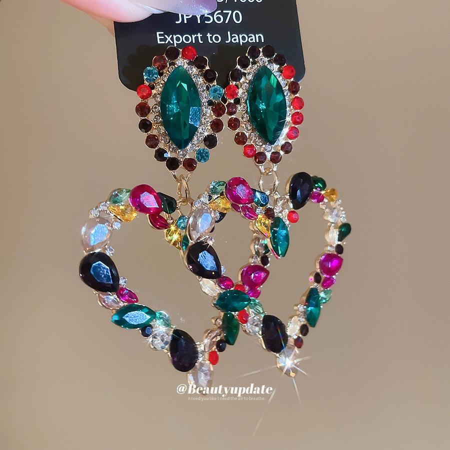 Luxury Silver Rhinestone Heart Earrings: Elegant Geometric Design for a Fashionable, Personalized Touch