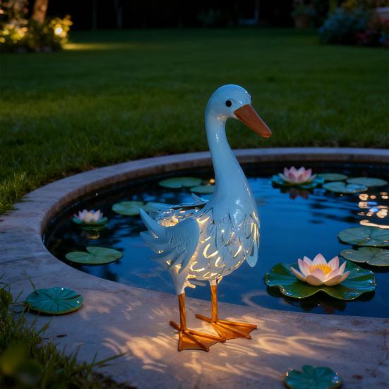 Solar Porch Goose Statue, Metal Garden Goose with Solar Light for Lawn Yard Backyard, Front Porch Goose for Garden Decoration