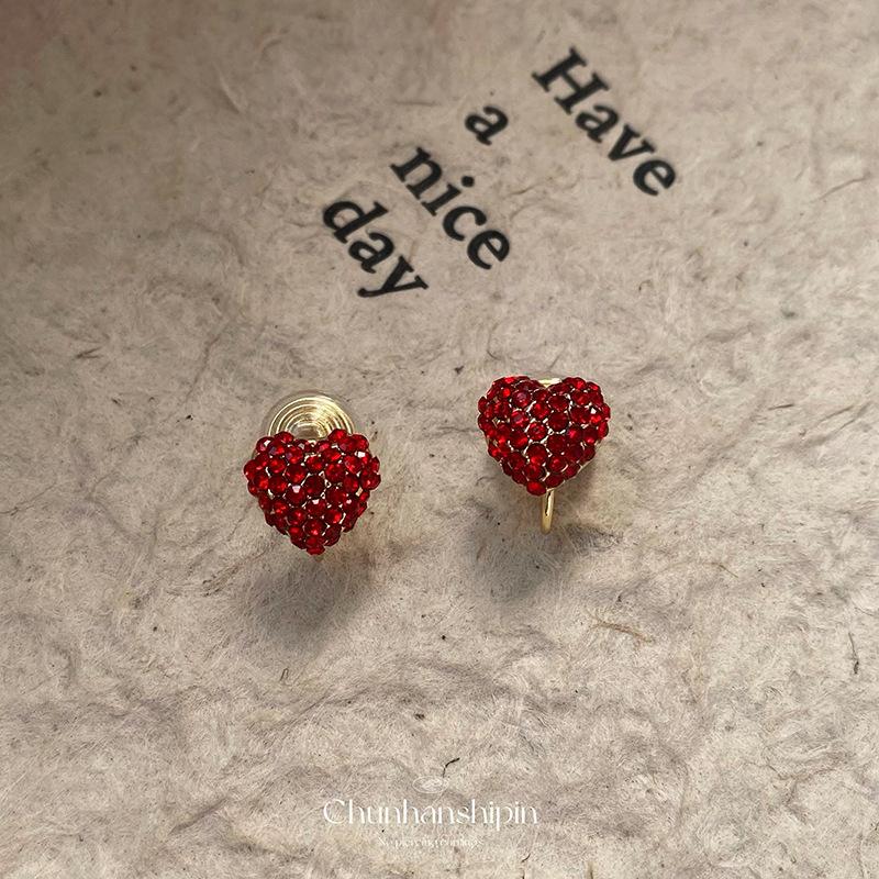 Simple peach heart ear clips, women's no ear piercings, red full diamonds, personalized earrings, fashionable temperament,mosquito coil disc earrings.