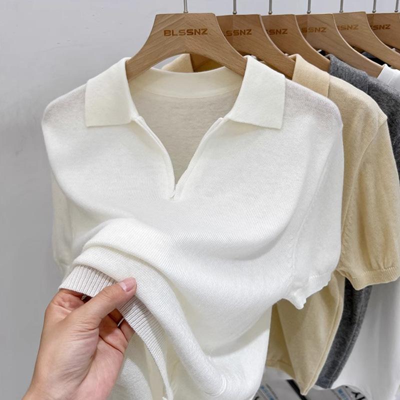 Een Dun Polo Shirt met Een Kraag, Gebreid Kortmouwig Shirt, en Een Uniek Top met Halve Rits voor Dames in de Zomer