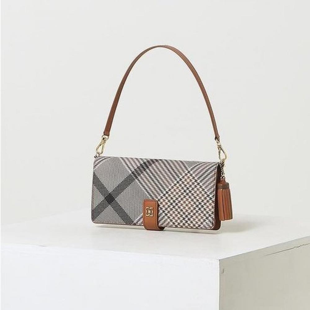 

Daks Brown Check Leather Phone Case Dcho3e328w2 Single option